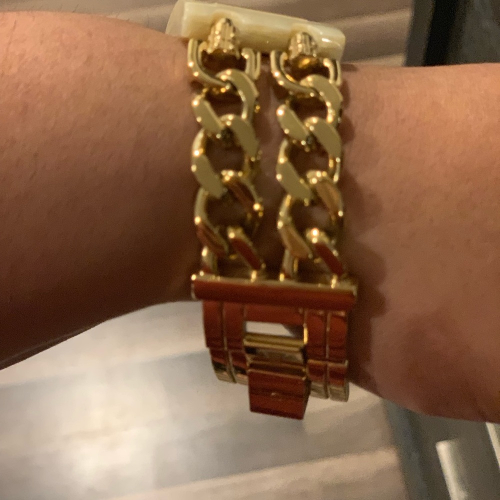 Gold fashion watch